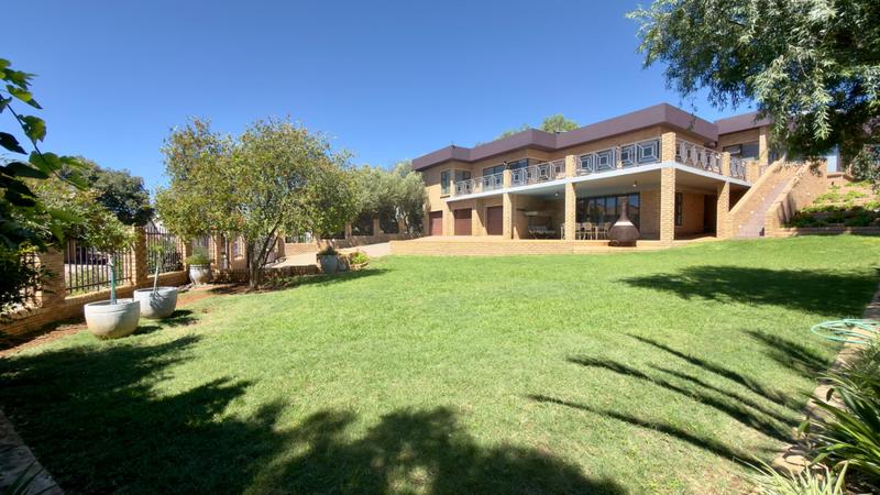 5 Bedroom Property for Sale in Pentagon Park Free State